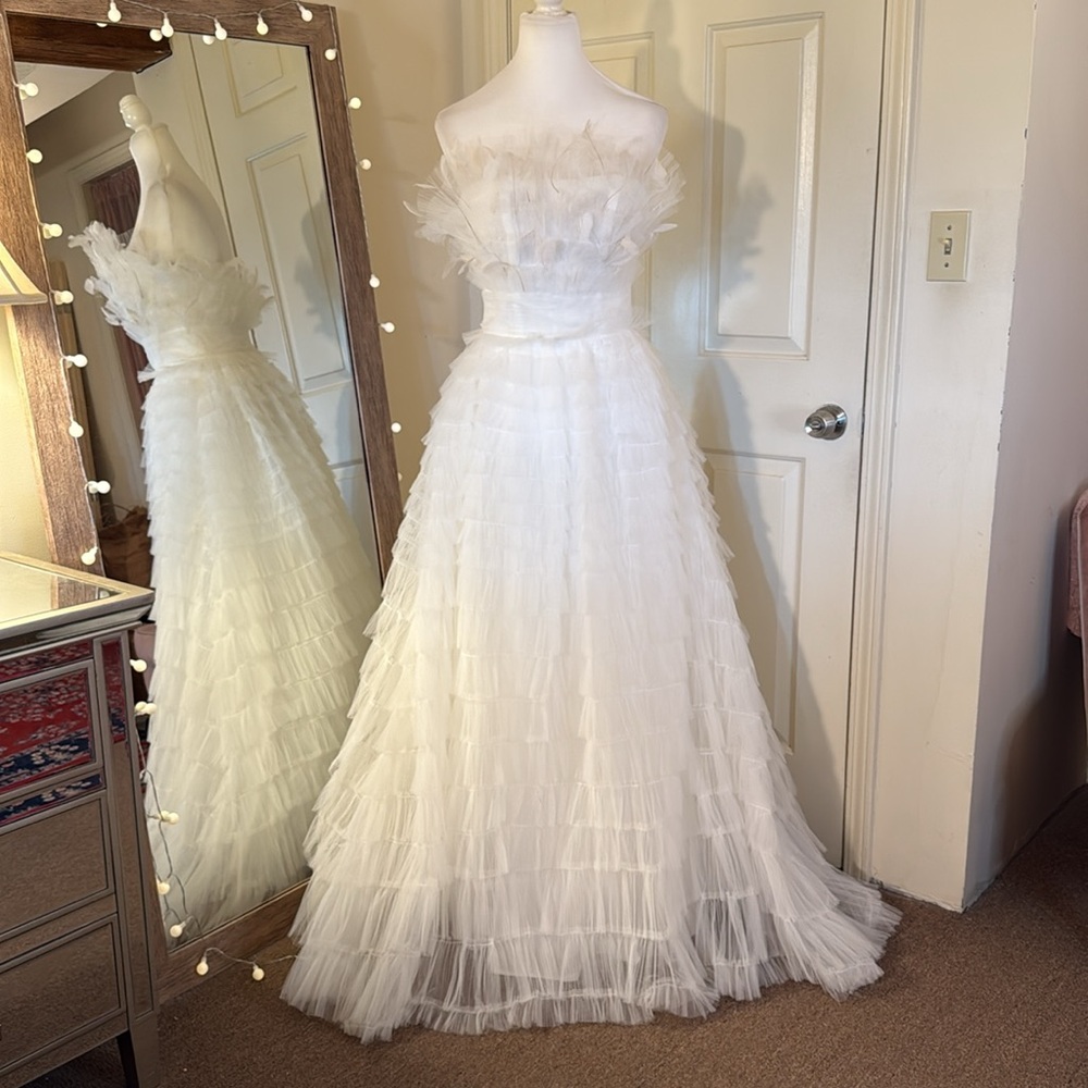 MAC DUGGAL
Kylie Strapless Ruffle Wedding Gown Anthropologie - Picture 6 of 17